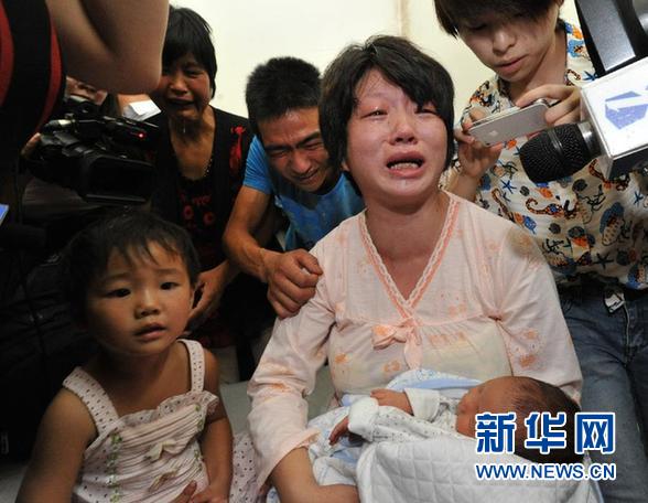 陕西省富平县被拐婴儿重回父母怀抱 院长被免职