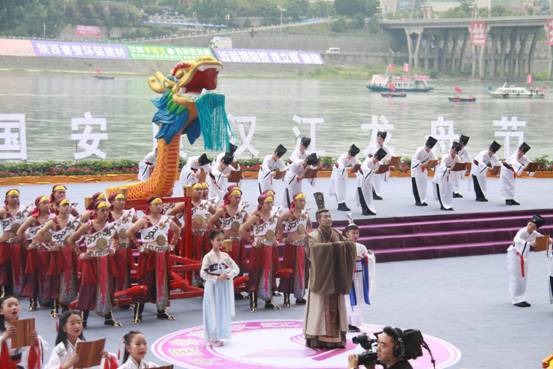 第十八届中国安康汉江龙舟节在安康开幕