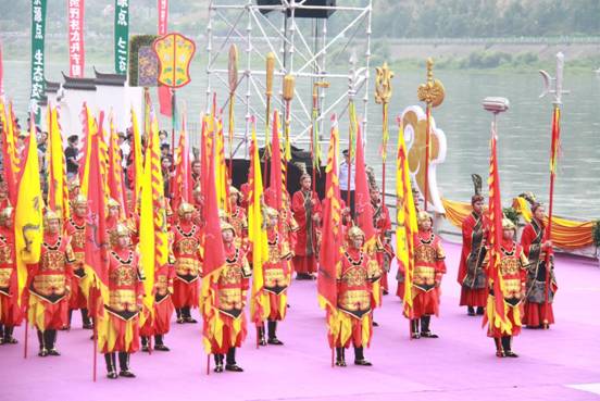 第十八届中国安康汉江龙舟节在安康开幕